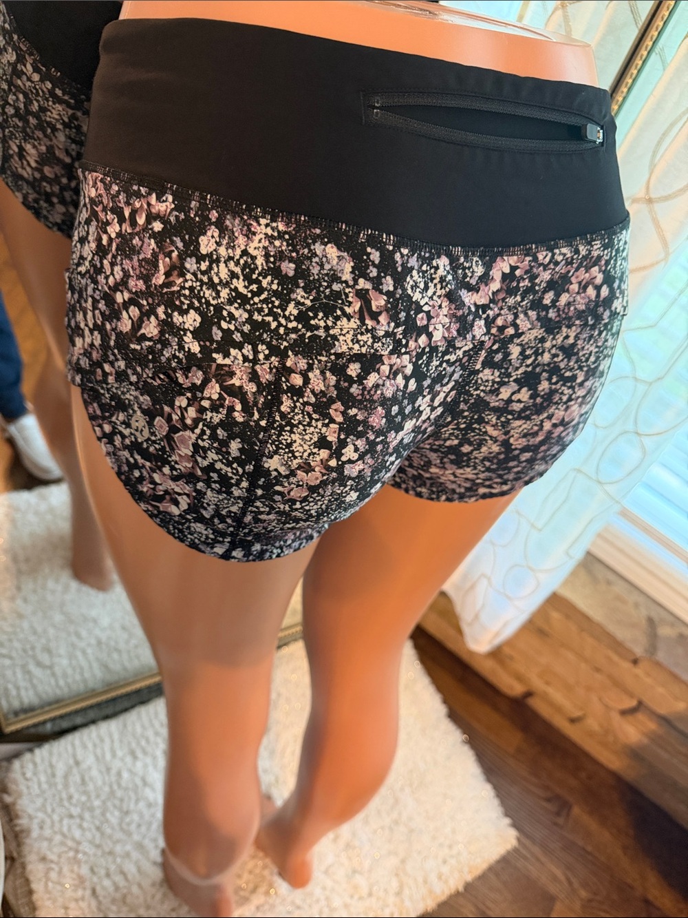 lululemon athletica Black Floral Print Women's Shorts - Picture 4 of 6